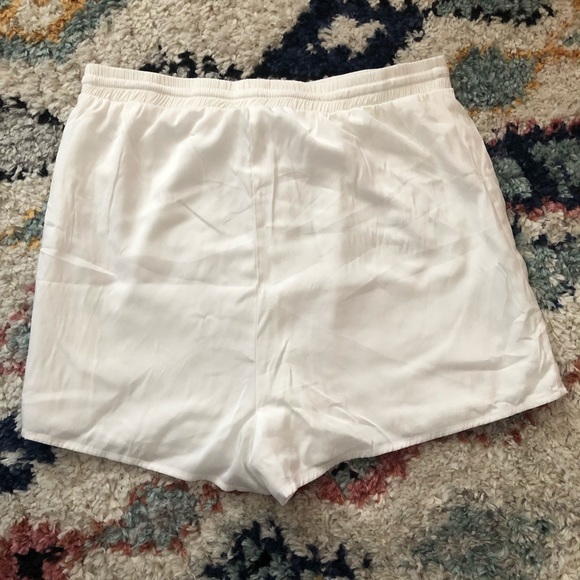 Princess Polly White Drawstring Mini Shorts 10 - Picture 3 of 6